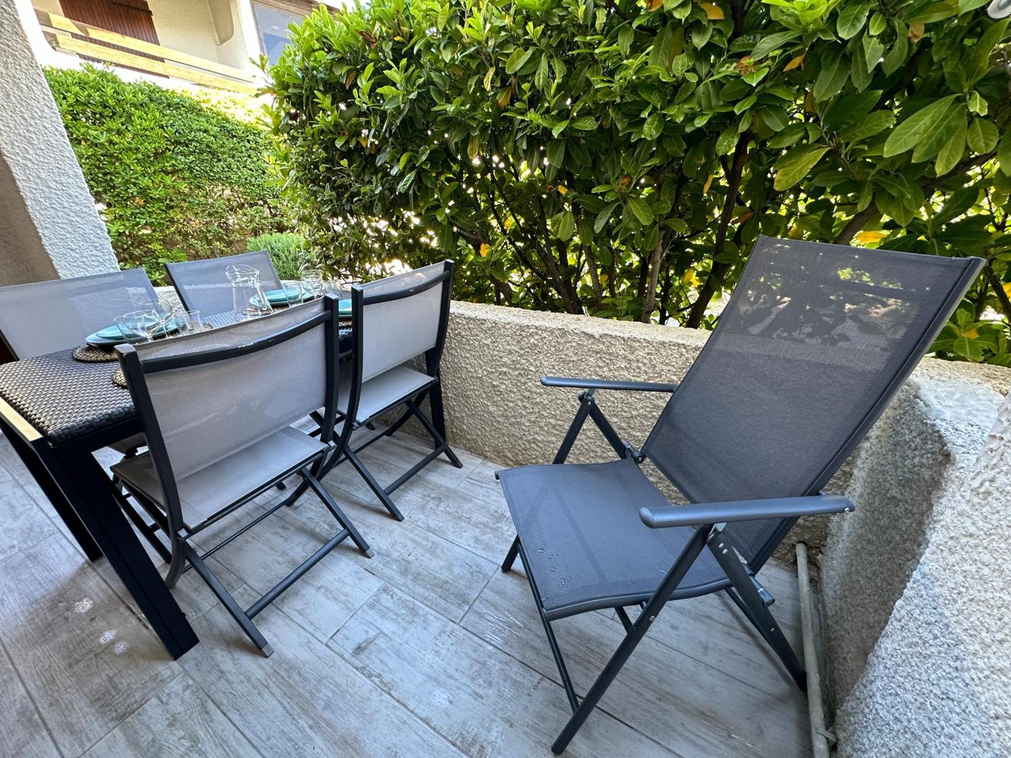 Appartement Climatise Avec Chambre Et Parking Privatif Locations Vld Camargue Saintes-Maries-de-la-Mer Eksteriør billede